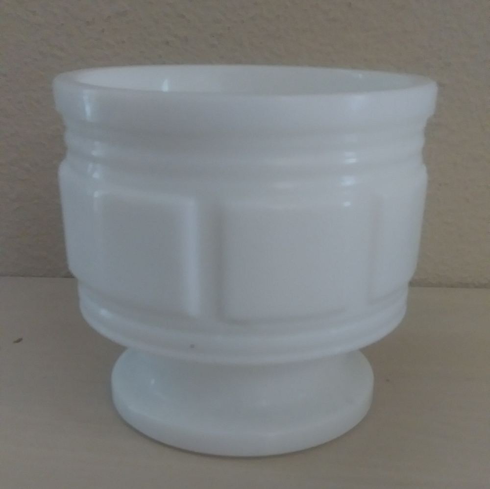 Milk glass vase country or farmhouse